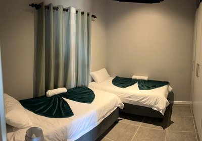 Millennial Arch @ 81 Aparthotel