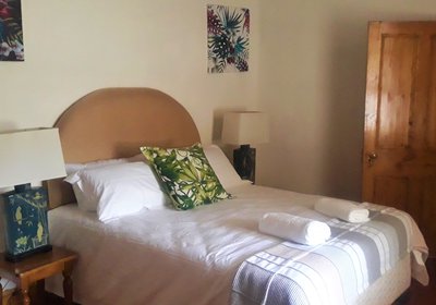 Queen bed with en suite 