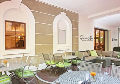 Hollow on the Square Hotel