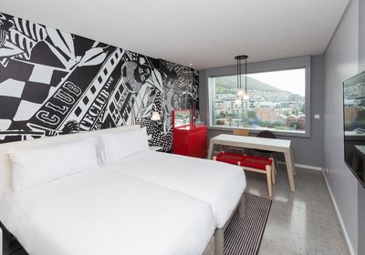 Radisson RED Hotel V