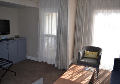 Peninsula All Suite Hotel