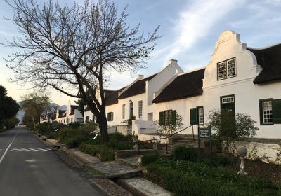 Travellers Lodge - Cape Dutch Quarters