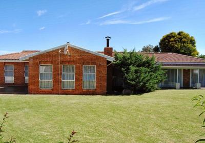 Khol Newman B&B and Guest House