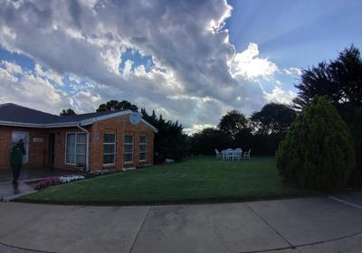 Khol Newman B&B and Guest House