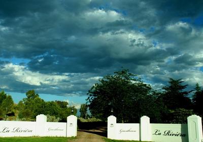 La Riviera Guest House and Spa