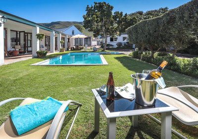 Sixteen Guesthouse on Main