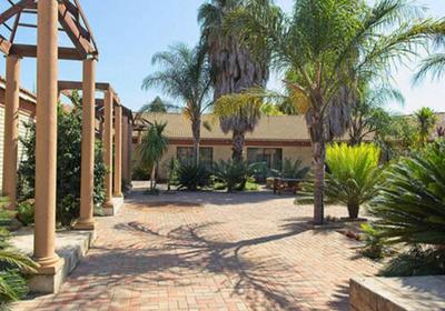 Tamarisk Guest Lodge