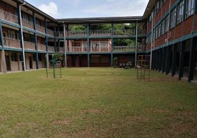 Dirkie Uys Backpackers