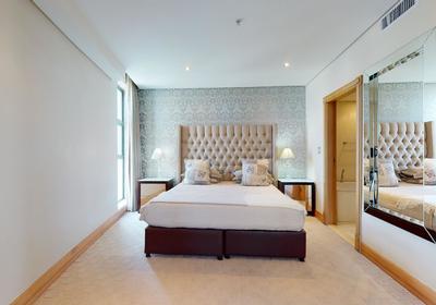 The Pearls, Apartment Dawn