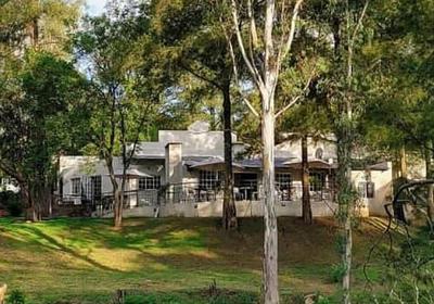 La Moor Country Venue & Eatery