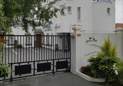 Hi-Flyerz Guesthouse