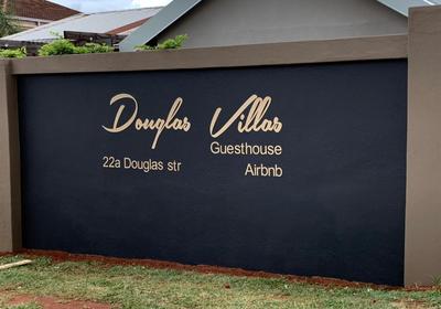 Douglas Villas