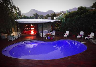 Tube 'n Axe Backpackers Lodge