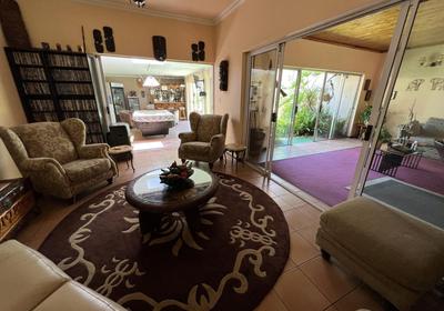 Ipe Tombe Guest Lodge