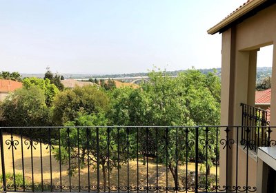 Dainfern Modern Executive Condo