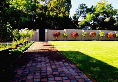 Six on Reinecke Guesthouse