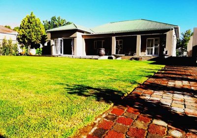 Six on Reinecke Guesthouse