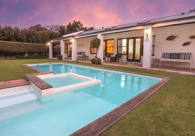 Sixteen Guesthouse on Main