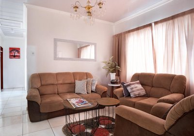 25 Jacaranda Lodge & Backpackers