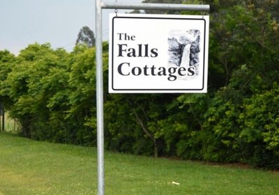 The Falls Cottages