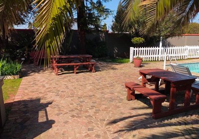 Sibahlenomhlambi Guest House