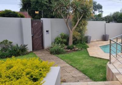 6 on Western Guest House