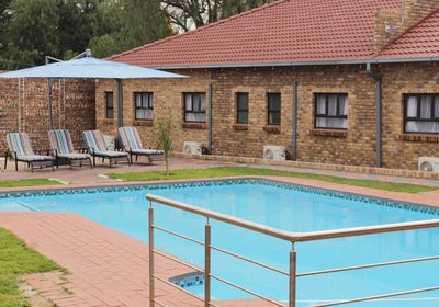 Emperor Lodge and Tours