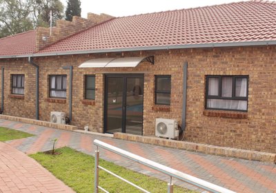 Emperor Lodge and Tours