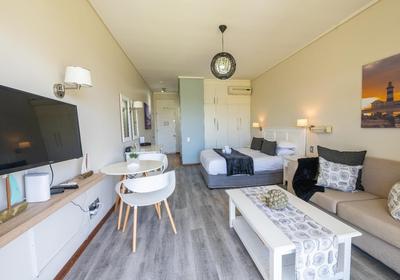 Unit 261 Brookes Hill Suites