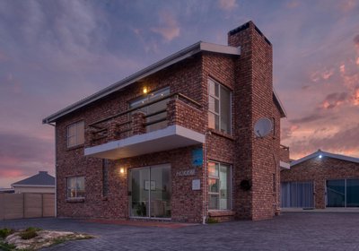 Land's Edge Struisbaai