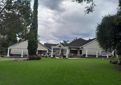 Longtom Farm Guest House