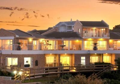 Kelly's Beachfront Apartments