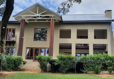 Villa Rostrata on Lake