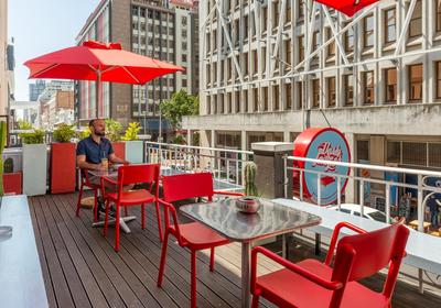 Daddy Long Legs Art Hotel