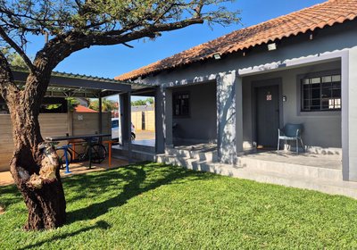 @241 Enkeldoorn Guesthouse