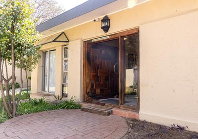 Ikhutse Manor Guest House