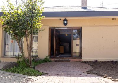 Ikhutse Manor Guest House