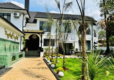 C'est La Vie Boutique Hotel