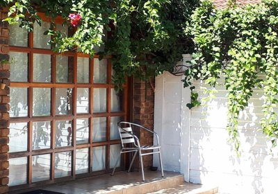 8 Soenie Avenue Self-Catering