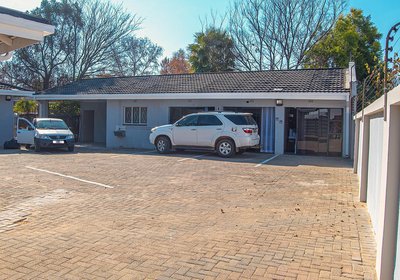 Kololo at 399 Guesthouse & Conference