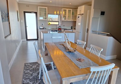 Dining area and kitchen (2nd floor)