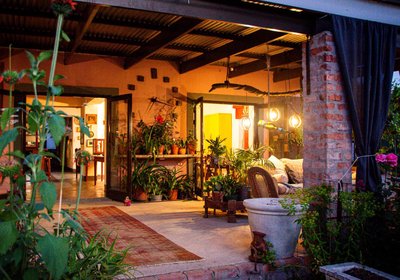 Ebonymoon Guest House & Studio