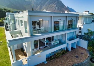Hermanus Beachfront Lodge