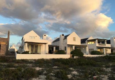 Skuurtjies – Beach Front Holiday