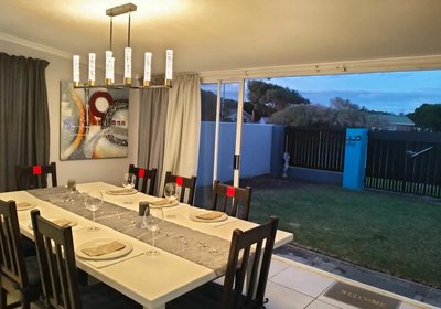 25 On Main Struisbaai