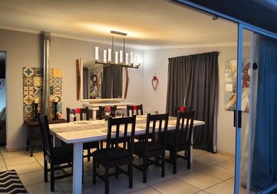 25 On Main Struisbaai