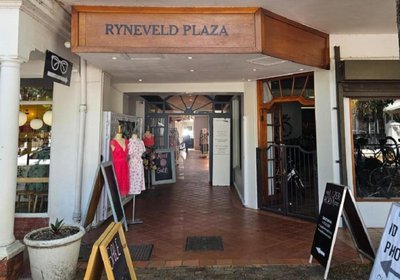 16 Ryneveld Plaza