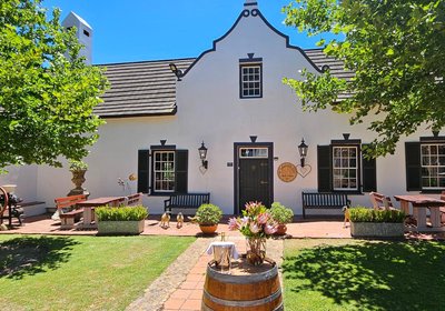 De Leeuwenhof Estate