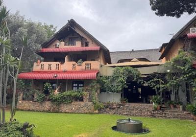 River House Guest Lodge