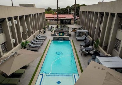 Q's Evander Hotel and Apartments